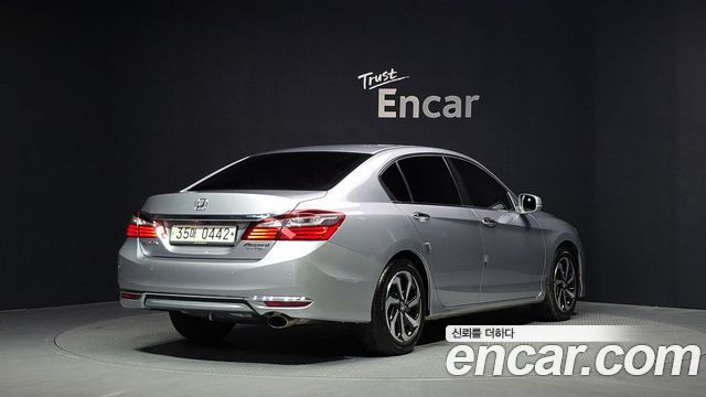 Honda Accord 2.4 9th 2016 — фото 2