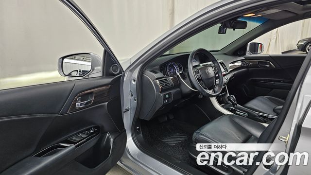 Honda Accord 2.4 9th 2016 — фото 10