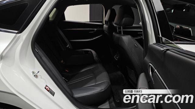 Hyundai Sonata (DN8) 1.6 Turbo Premium Family 2021 — фото 12