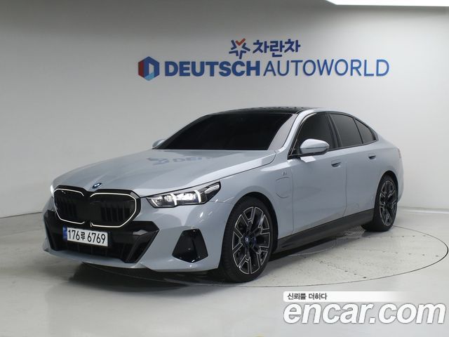 BMW 5 Series (G60) 530e M Sport 2024 — фото 1