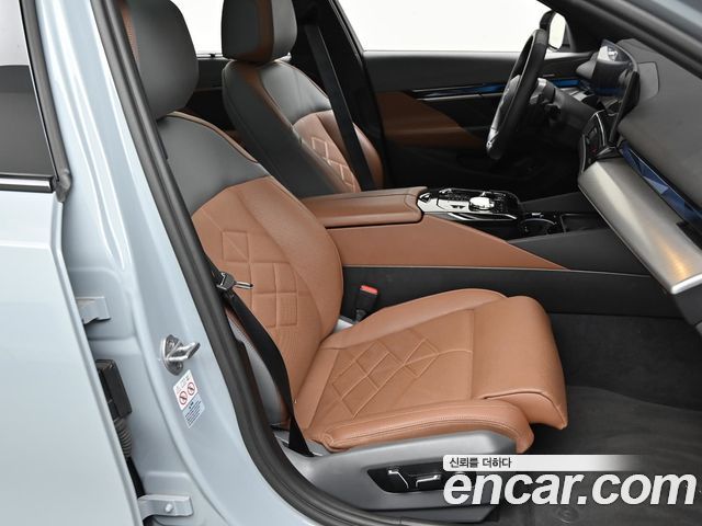 BMW 5 Series (G60) 530e M Sport 2024 — фото 13