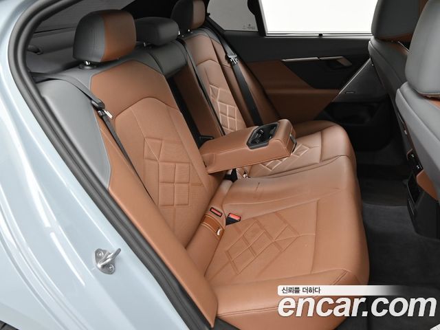 BMW 5 Series (G60) 530e M Sport 2024 — фото 16