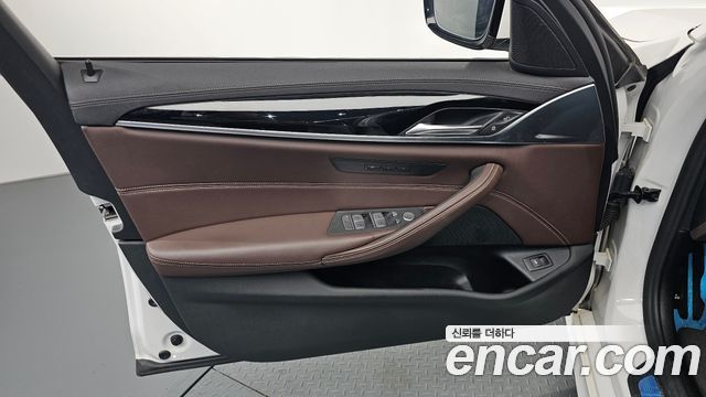 BMW 5 Series (G30) 523d M Sport 2021 — фото 24