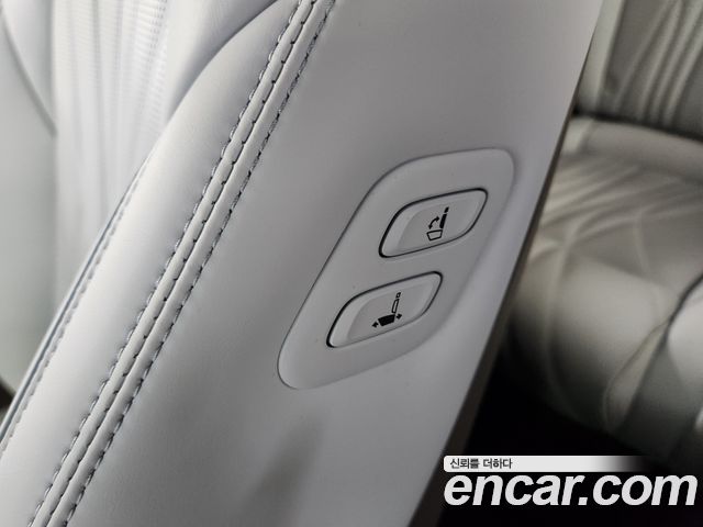 Genesis GV70 2.5T Gasoline 2WD 2026 — фото 18