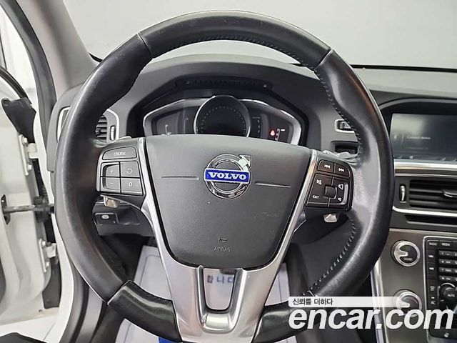 Volvo S60 D2 2nd 2015 — фото 9