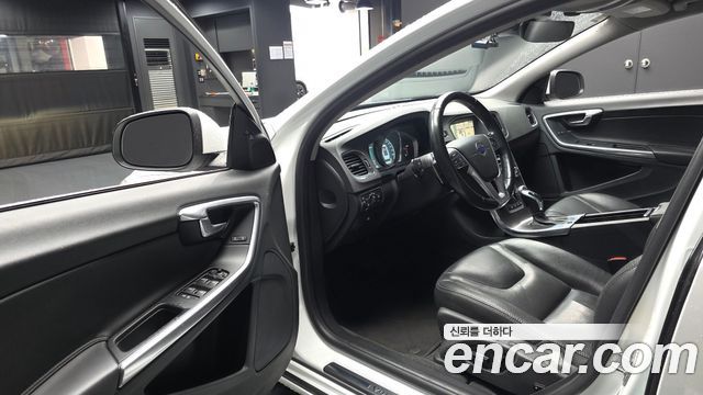 Volvo S60 D2 2nd 2015 — фото 10