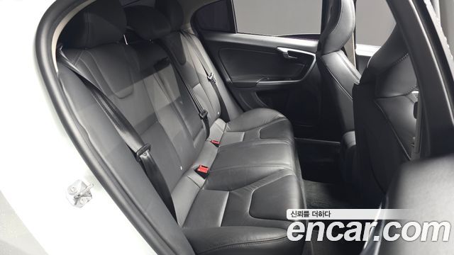 Volvo S60 D2 2nd 2015 — фото 12