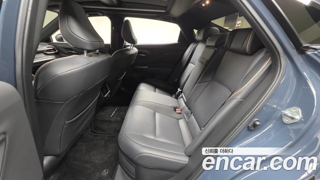 Toyota Crown Crossover 2.5 4WD Hybrid 2025 — фото 11