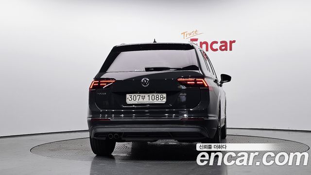 Volkswagen Tiguan (II) 2.0 TDI Premium 2020 — фото 4