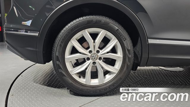Volkswagen Tiguan (II) 2.0 TDI Premium 2020 — фото 5