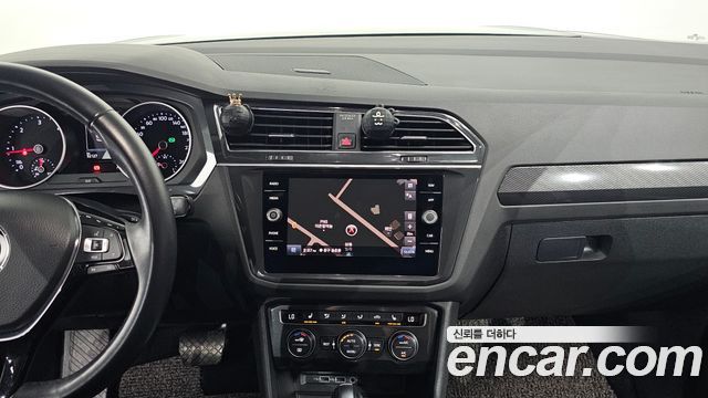 Volkswagen Tiguan (II) 2.0 TDI Premium 2020 — фото 13
