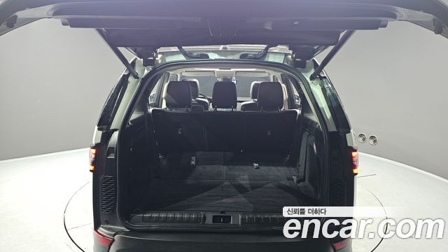 Land Rover Discovery 5 3.0 SD6 SE 2019 — фото 20
