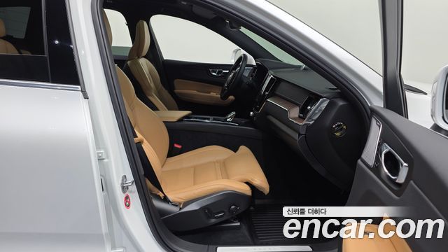 Volvo XC60 (II) B6 Inscirtion 2022 — фото 11