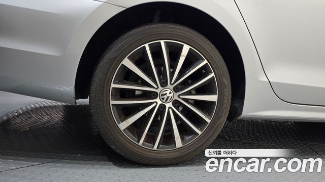 Volkswagen Jetta 2.0 TDI BlueMotion 6th 2015 — фото 5