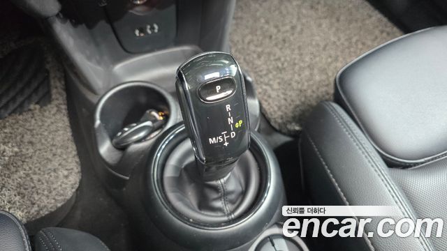 MINI Cooper D 5Door Standard 3rd 2018 — фото 9
