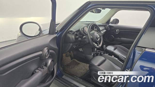 MINI Cooper D 5Door Standard 3rd 2018 — фото 10