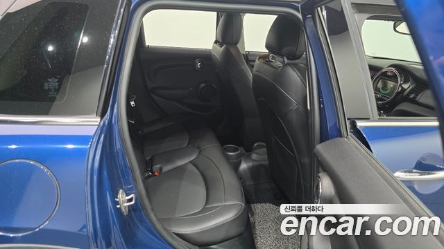 MINI Cooper D 5Door Standard 3rd 2018 — фото 11