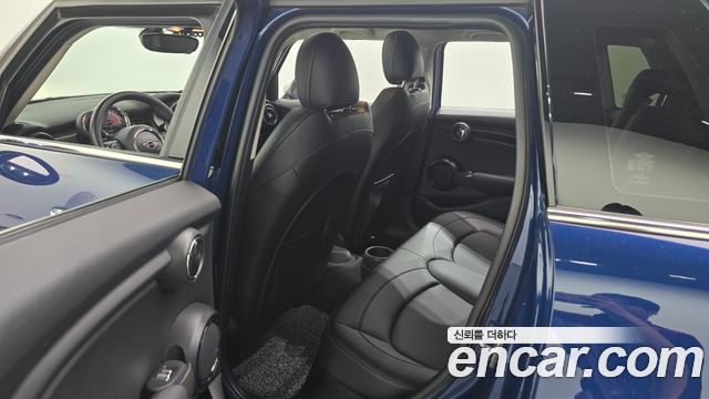 MINI Cooper D 5Door Standard 3rd 2018 — фото 12