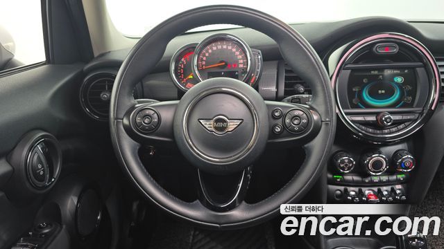 MINI Cooper D 5Door Standard 3rd 2018 — фото 14
