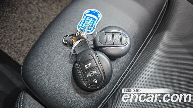 MINI Cooper D 5Door Standard 3rd 2018 — фото 16