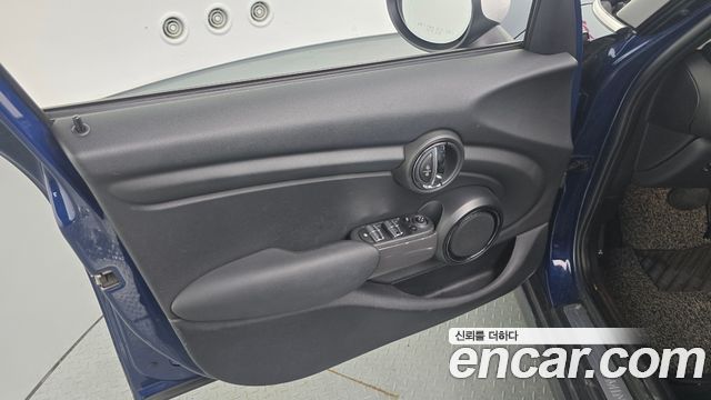 MINI Cooper D 5Door Standard 3rd 2018 — фото 24