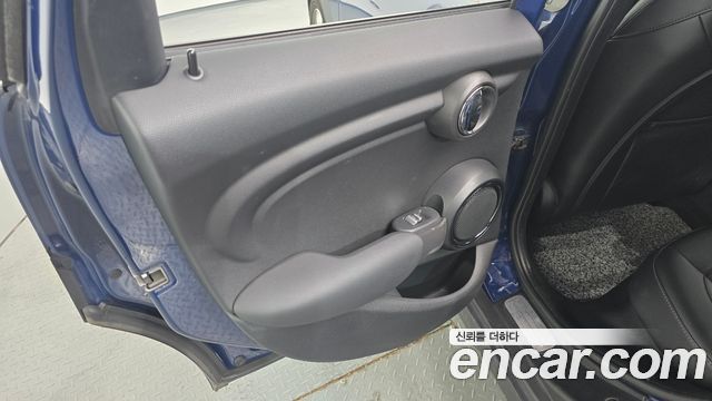 MINI Cooper D 5Door Standard 3rd 2018 — фото 25