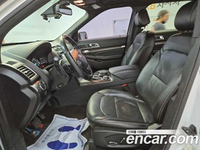 Ford Explorer 2.3 Limited 4WD 5th 2017 — фото 15