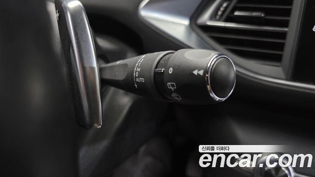 Peugeot 308 (II) 1.5 BlueHDi Allure 2019 — фото 17
