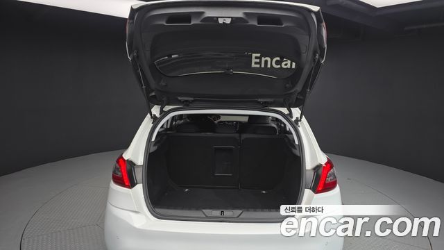 Peugeot 308 (II) 1.5 BlueHDi Allure 2019 — фото 20