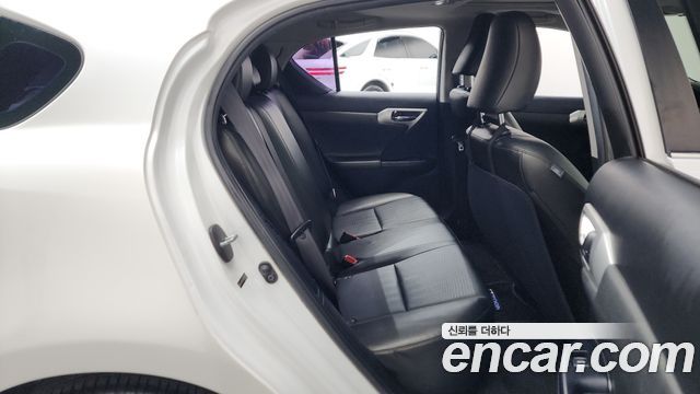 Lexus CT200h 1.8 Compact Trendy ZWA10 2011 — фото 12
