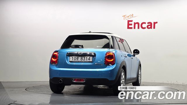 MINI Cooper D 5Door HIGH 3rd 2016 — фото 4