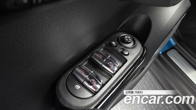 MINI Cooper D 5Door HIGH 3rd 2016 — фото 17