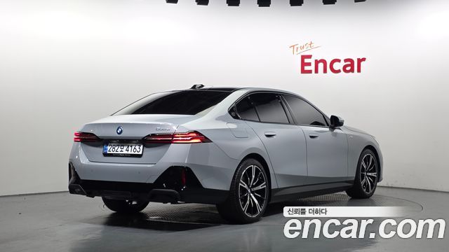 BMW 5 Series (G60) 530e M Sport 2025 — фото 2