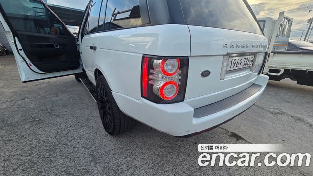 Land Rover Range Rover 4.4 TDV8 Vogue 2011 — фото 4