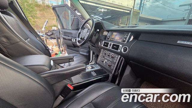 Land Rover Range Rover 4.4 TDV8 Vogue 2011 — фото 24