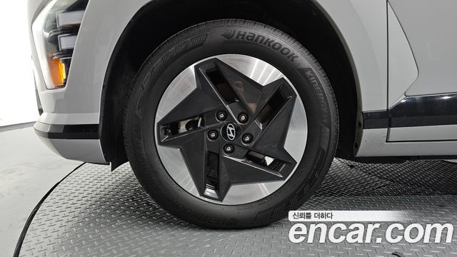 Hyundai Kona Electric (SX2) Long Range Premium 2023 — фото 5