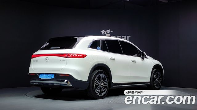 Mercedes-Benz EQS SUV (X296) EQS450 4MATIC Online Edition 2024 — фото 2