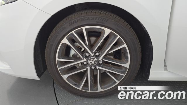 Toyota Camry (XV80) 2.5 XLE Premium Hybrid 2025 — фото 5
