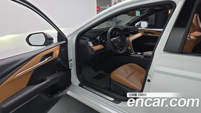 Toyota Camry (XV80) 2.5 XLE Premium Hybrid 2025 — фото 10