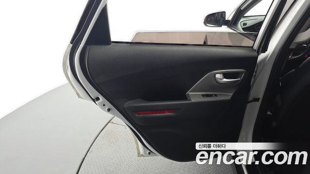 Kia Niro Plus Earth 2023 — фото 25