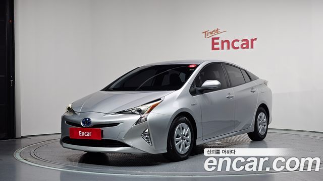 Toyota Prius (IV) 1.8 E 2017 — фото 1