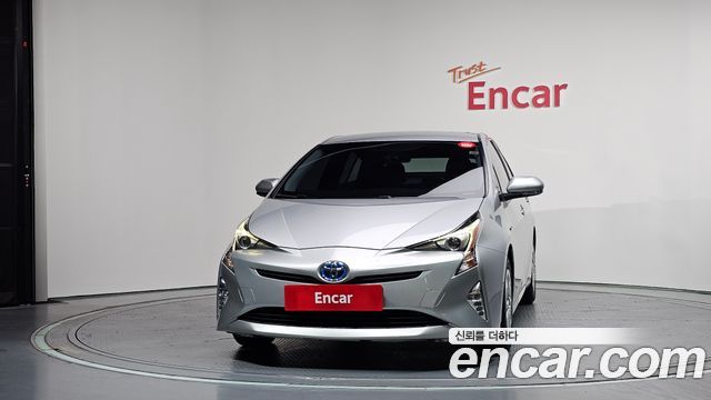 Toyota Prius (IV) 1.8 E 2017 — фото 3