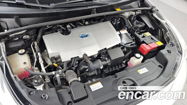 Toyota Prius (IV) 1.8 E 2017 — фото 6