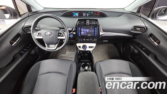 Toyota Prius (IV) 1.8 E 2017 — фото 7