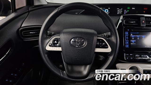 Toyota Prius (IV) 1.8 E 2017 — фото 13