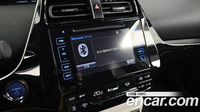Toyota Prius (IV) 1.8 E 2017 — фото 16