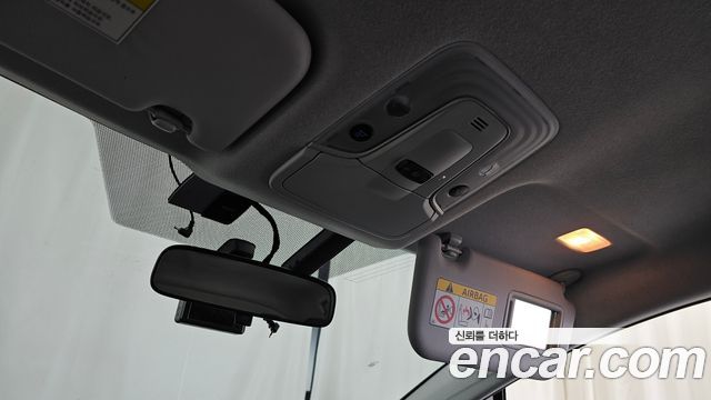 Toyota Prius (IV) 1.8 E 2017 — фото 17