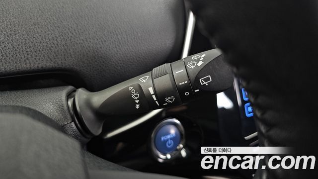 Toyota Prius (IV) 1.8 E 2017 — фото 19