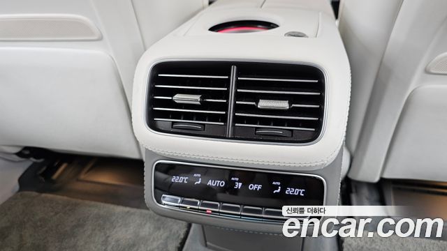 Mercedes-Benz GLS-Class (X167) Maybach GLS600 4MATIC Manufakur 2023 — фото 32