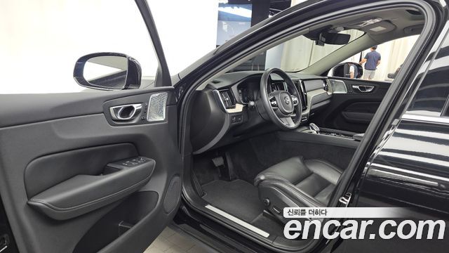 Volvo XC60 (II) B6 Inscirtion 2021 — фото 10